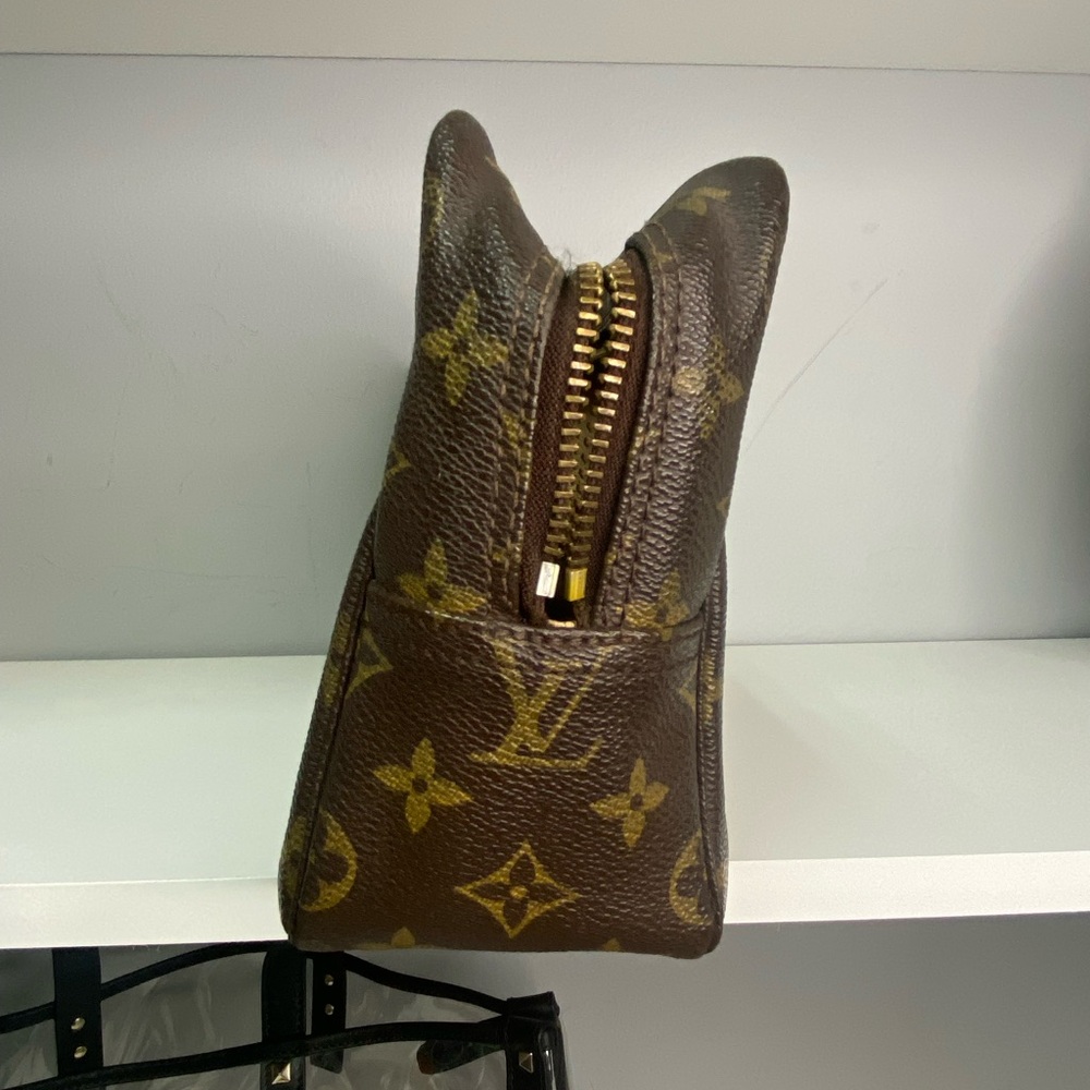 Vintage Louis Vuitton Monogram Trousse 28 - Picture 5 of 9